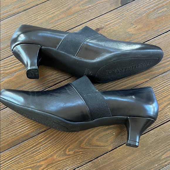 Black Leather BeautiFeel Patent Pump Heels  NWOB SZ 40/9
